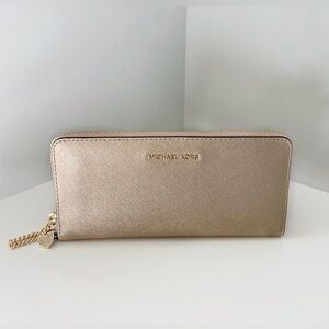 Michael Kors Jet Set Large Wallet | Wristlet